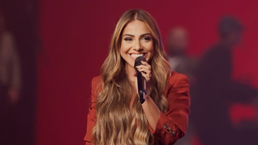 Gabriela Rocha em show